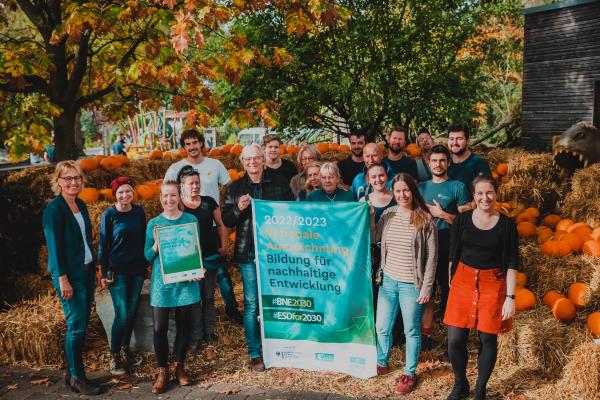 Ausgezeichnet: Die Zooschule des Tierpark + Fossilium Bochum ist Vorbild für Nachhaltigkeit.

