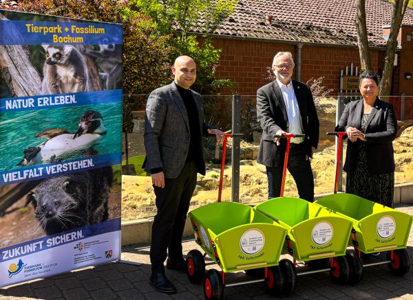Starke Partner für Familienfreundlichkeit: Familien- und Krankenpflege Bochum sponsort neue Bollerwagen im Bochumer Tierpark